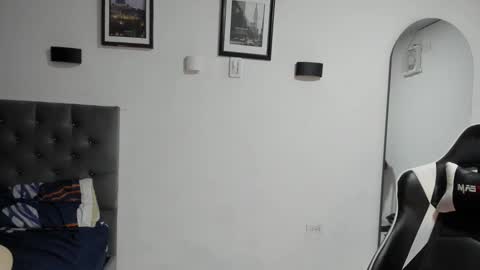 ethan_smitth1 online show from January 19, 6:42 am