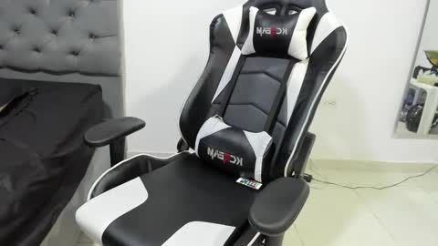 ethan_smitth1 online show from February 26, 8:36 pm