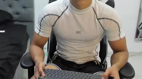 ethan_smitth1 online show from February 22, 8:42 pm