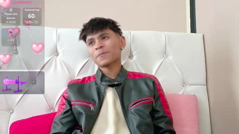 Snapshot of ethan_westt chatting on October 28, 8:54 pm Ethan online show from October 28, 8:54 pm