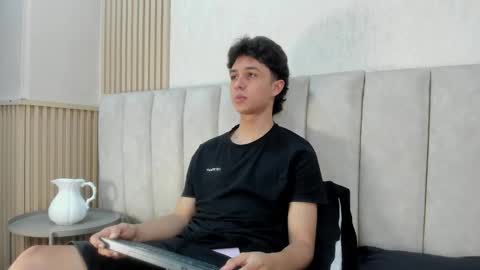 ethanlowell online show from November 26, 5:05 am