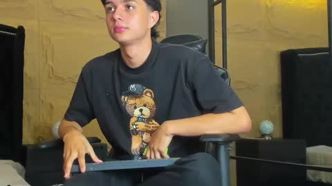 ethanlowell online show from November 15, 4:25 am