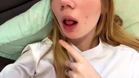 Snapshot of eugenakhouri chatting on September 28, 6:22 am Lana online show from September 28, 6:22 am