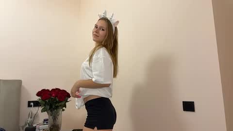 Alice online show from May 19, 2:24 pm
