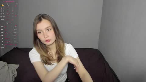 Veronica Tiia Lilith left to right online show from November 9, 4:54 pm