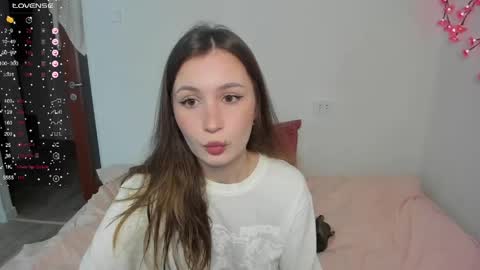 Veronica Tiia Lilith left to right online show from April 10, 9:41 pm