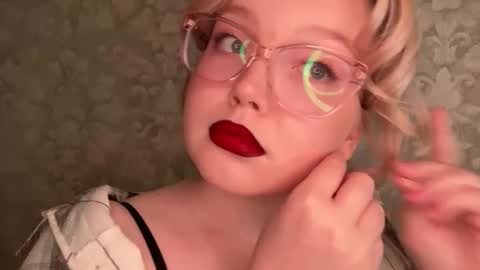 eva_kittenn online show from September 11, 1:40 am