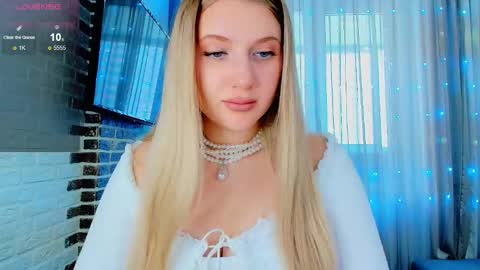 Snapshot of evacadooo chatting on October 18, 4:49 am Eva online show from October 18, 4:49 am
