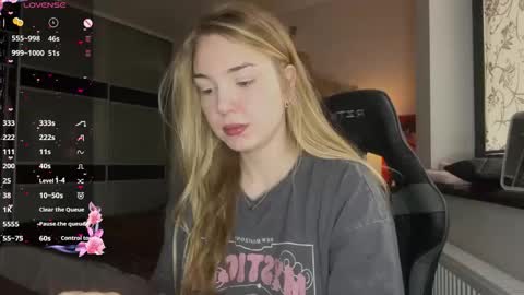 evacarter1 online show from October 21, 8:08 am