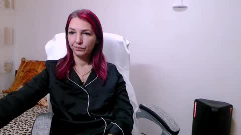 EvadesireONE online show from March 14, 8:40 am