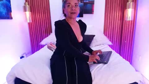 EVA GODDESS  online show from November 13, 8:22 pm