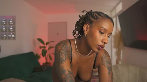 Snapshot of evajacksss_ chatting on December 1, 4:32 pm evajacksss_ online show from December 1, 4:32 pm