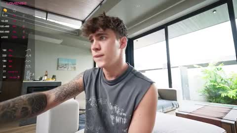 Snapshot of evan_white_ chatting on October 18, 10:19 am evan_white_ online show from October 18, 10:19 am