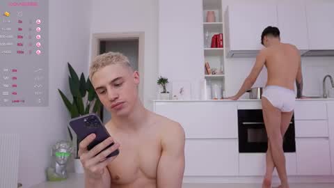 Snapshot of evan_white_ chatting on February 12, 10:35 am evan_white_ online show from February 12, 10:35 am