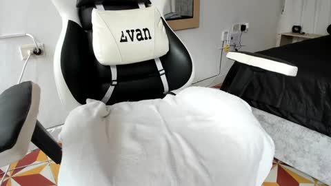 Evan online show from March 8, 12:30 pm