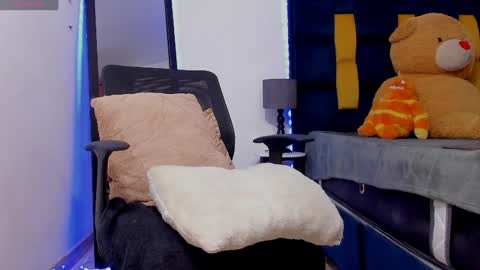   online show from April 21, 2:51 am