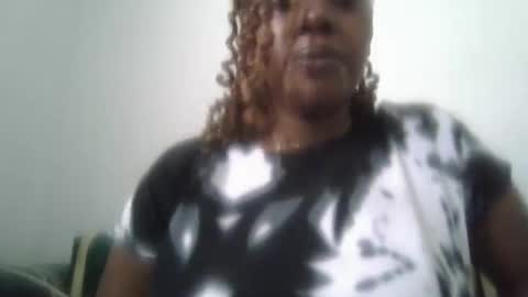 evantalyn online show from April 26, 7:39 am