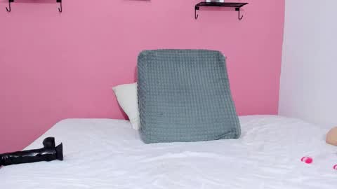 evapalmer_1 online show from September 26, 12:46 pm