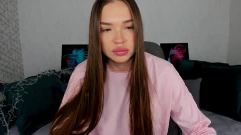 E V A  online show from February 27, 10:01 am