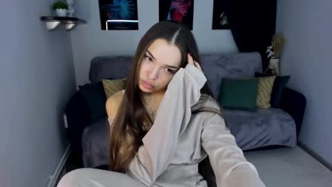 E V A  online show from December 11, 9:41 am