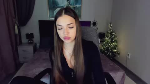 E V A  online show from January 8, 2:25 pm