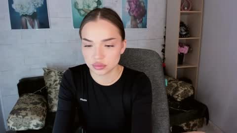 E V A  online show from December 25, 7:57 am