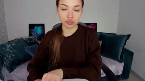 E V A  online show from March 10, 5:00 am