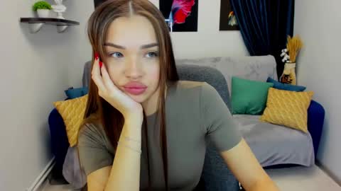 E V A  online show from January 27, 9:44 am