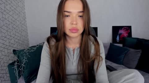 E V A  online show from March 5, 10:33 am