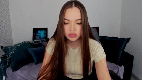 E V A  online show from March 6, 10:20 am