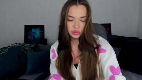 E V A  online show from March 4, 10:35 am