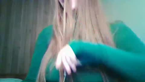 evasapples2026 online show from April 8, 8:34 pm