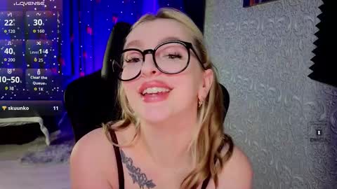 evavibe online show from February 21, 6:33 pm