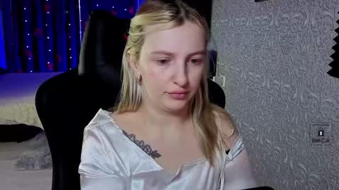 evavibe online show from February 11, 4:16 am