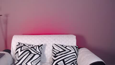 Evee online show from April 1, 4:15 pm