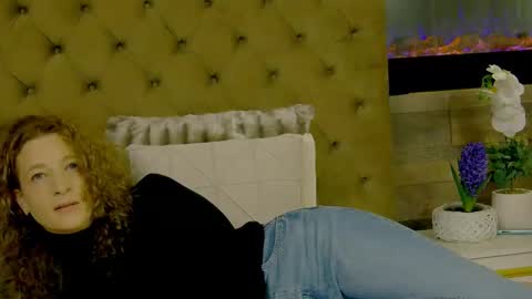 EveHamilton online show from February 26, 8:23 pm