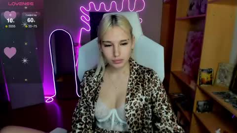 Evelina online show from May 13, 3:05 am