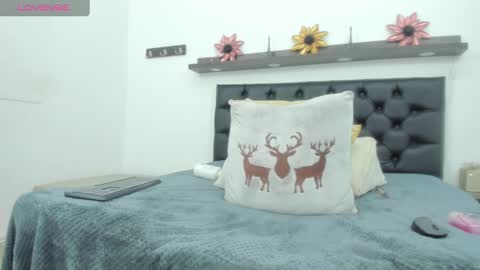 Snapshot of evelyn_morgan1 chatting on February 26, 3:35 am evelyn_morgan1 online show from February 26, 3:35 am