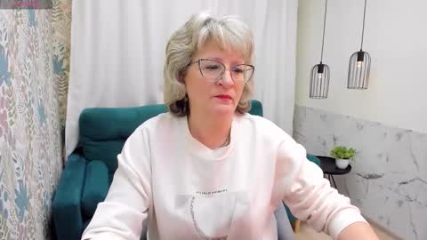 Evelyn online show from March 19, 5:02 am