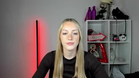 evelynblond online show from June 3, 12:41 pm