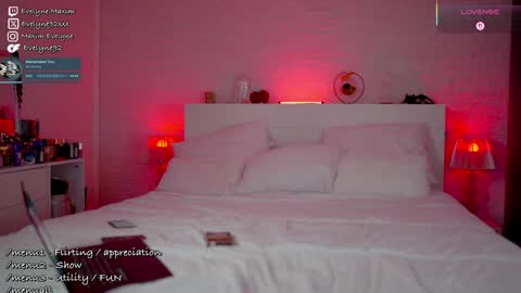 Evelyne online show from February 15, 10:19 pm