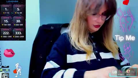 Snapshot of evelyne_rose chatting on October 21, 5:12 am evelyne_rose online show from October 21, 5:12 am