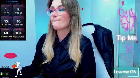 Snapshot of evelyne_rose chatting on September 21, 5:11 am evelyne_rose online show from September 21, 5:11 am