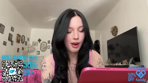 Evelyn online show from February 21, 9:51 pm