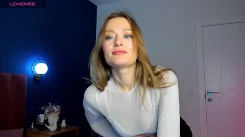 Evelyn online show from November 17, 2:03 am