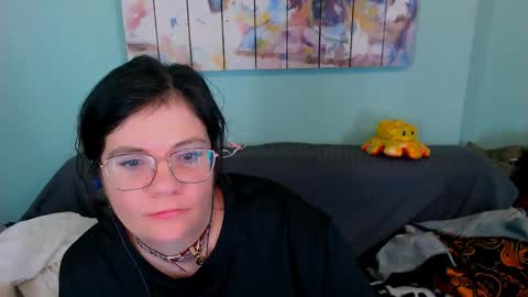 Everly online show from April 18, 7:58 pm