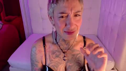 everlyn_sexx online show from February 13, 12:19 pm