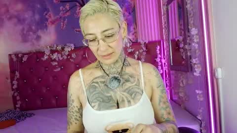everlyn_sexx online show from April 18, 8:09 pm