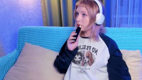 Snapshot of eves_eyes chatting on October 23, 1:23 pm Forget me not eve on CB online show from October 23, 1:23 pm