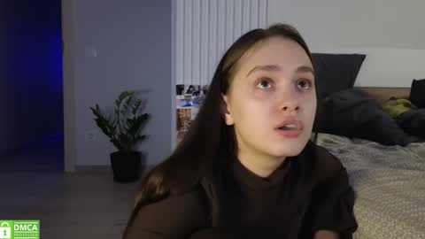 evi_woow online show from November 9, 9:39 pm